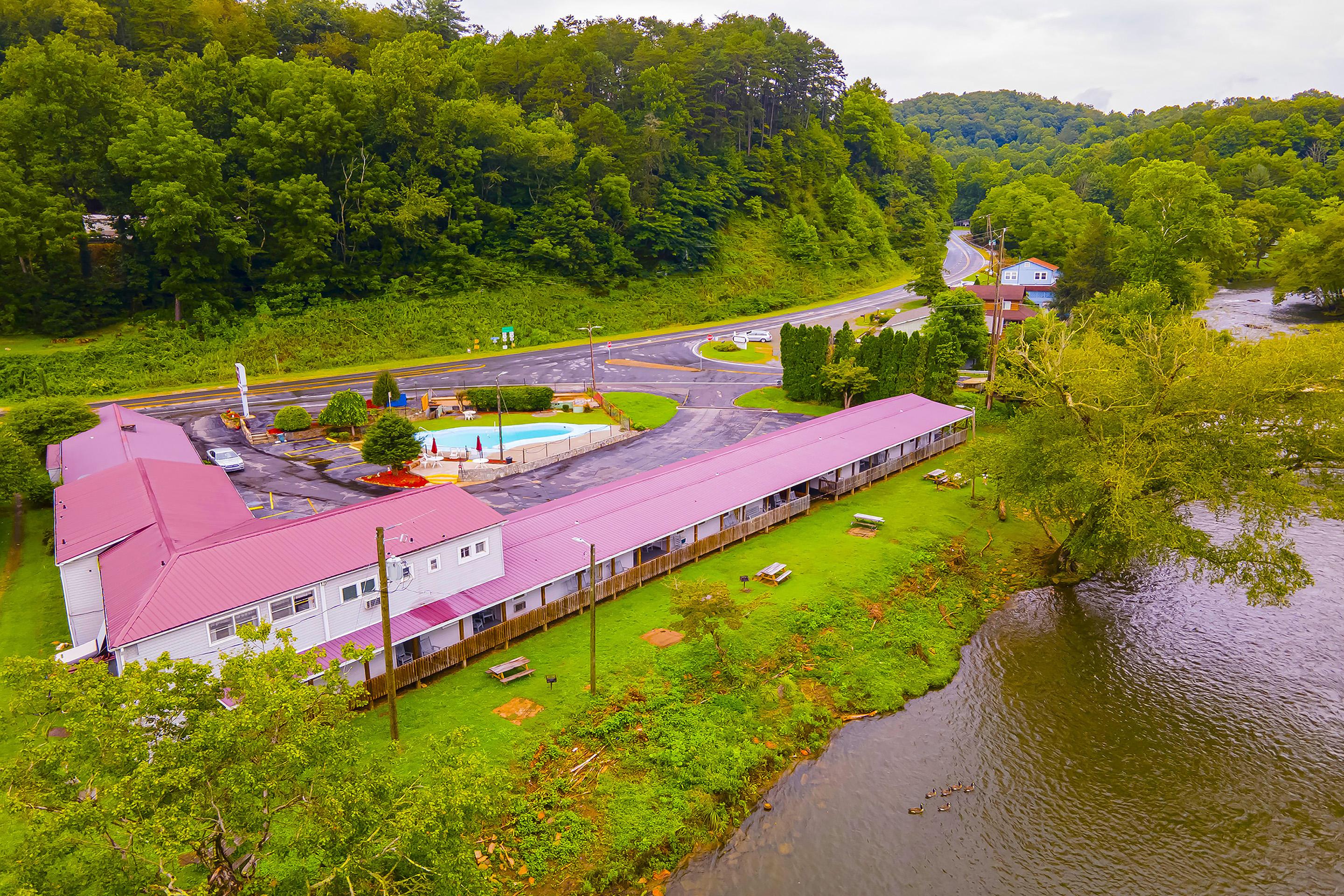 Lloyd'S On The River Country Inn By Oyo Bryson City Exterior foto