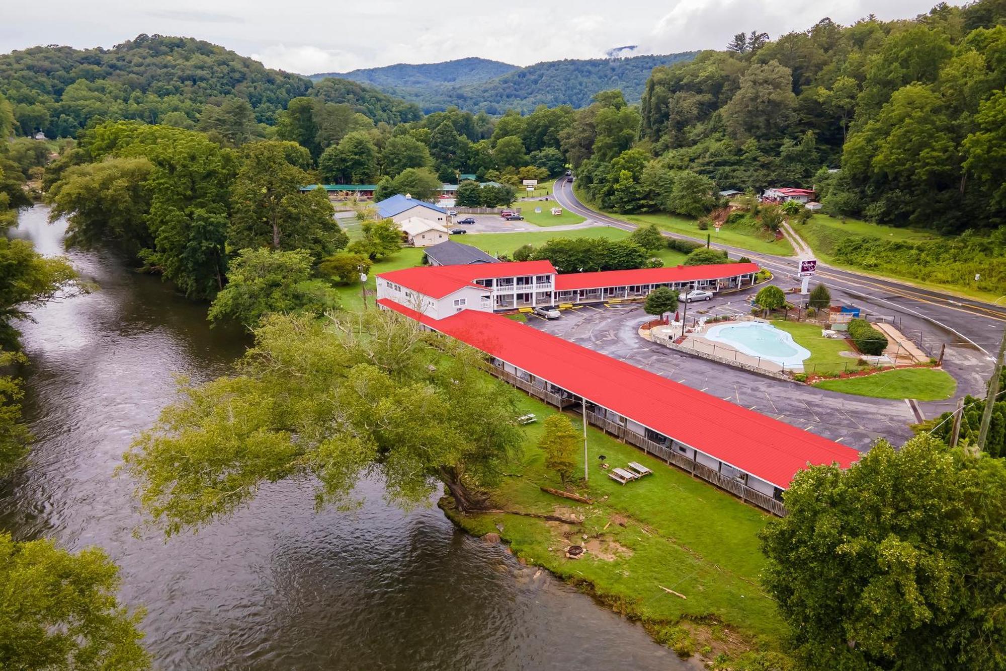 Lloyd'S On The River Country Inn By Oyo Bryson City Exterior foto