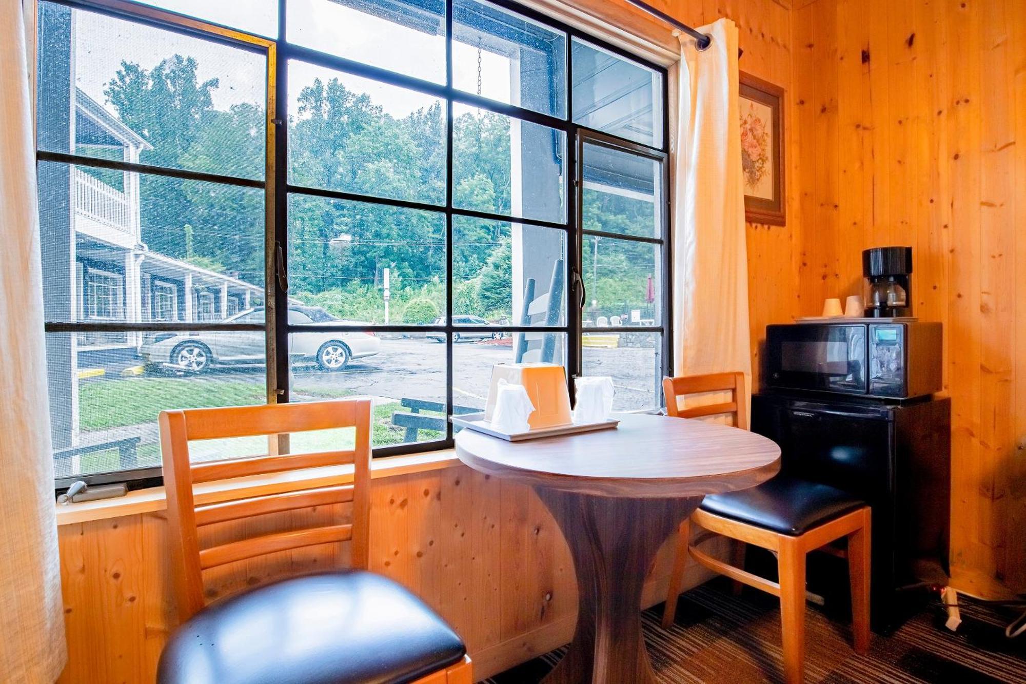 Lloyd'S On The River Country Inn By Oyo Bryson City Exterior foto