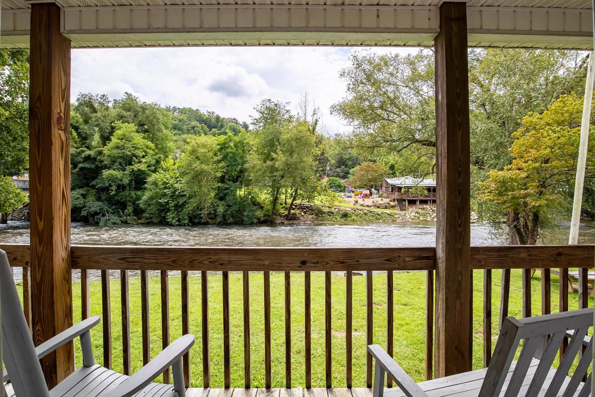 Lloyd'S On The River Country Inn By Oyo Bryson City Exterior foto